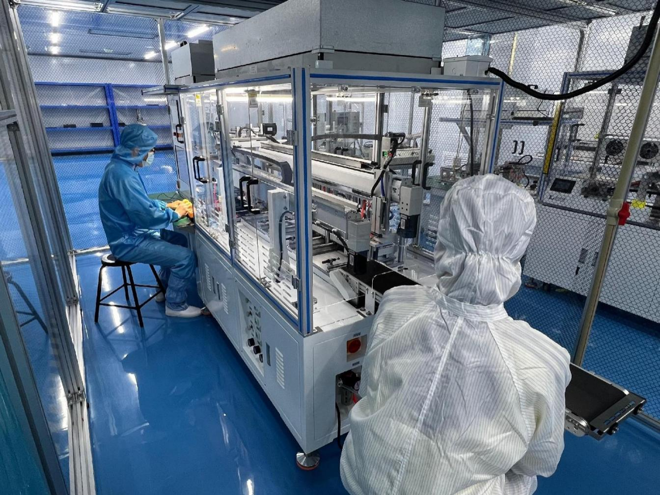 Fully automatic assembly laminating machine